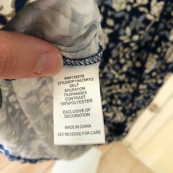 Daniel Rainn NWT Women's Blue Floral Cap Sleeve Blouse Size Petite M - Picture 3 of 5